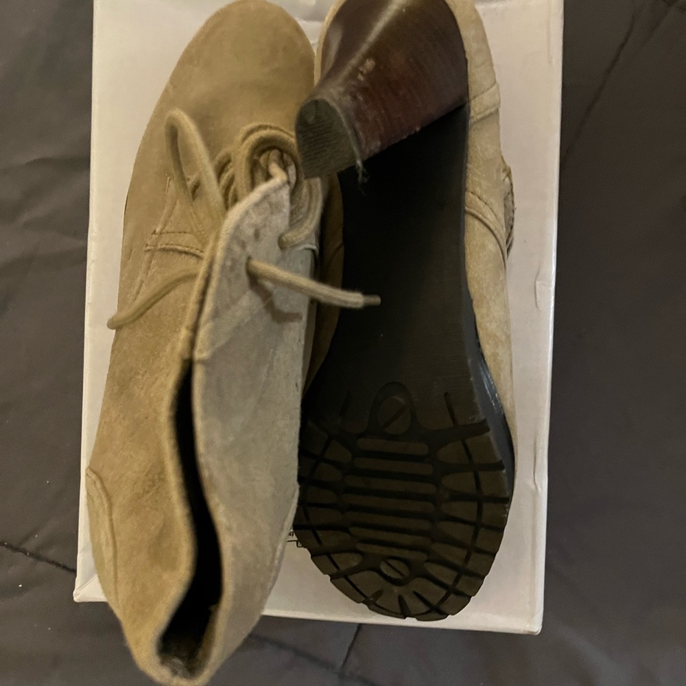Tan low boots